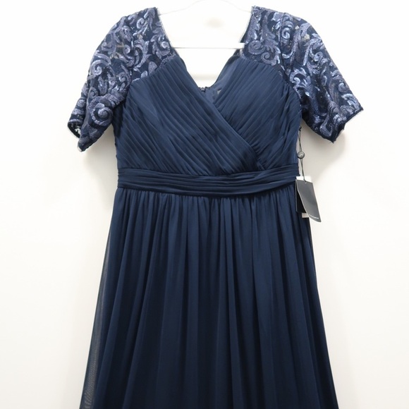 NWT ADRIANNA PAPELL Midnight Tulle & Sequin Gown - Picture 6 of 11